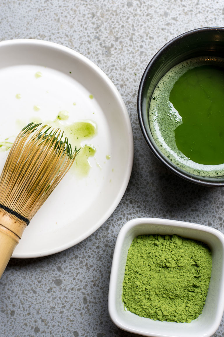 Matcha: Η πράσινη σκόνη τσαγιού γεμάτη οφέλη για τον εγκέφαλο και την υγεία.